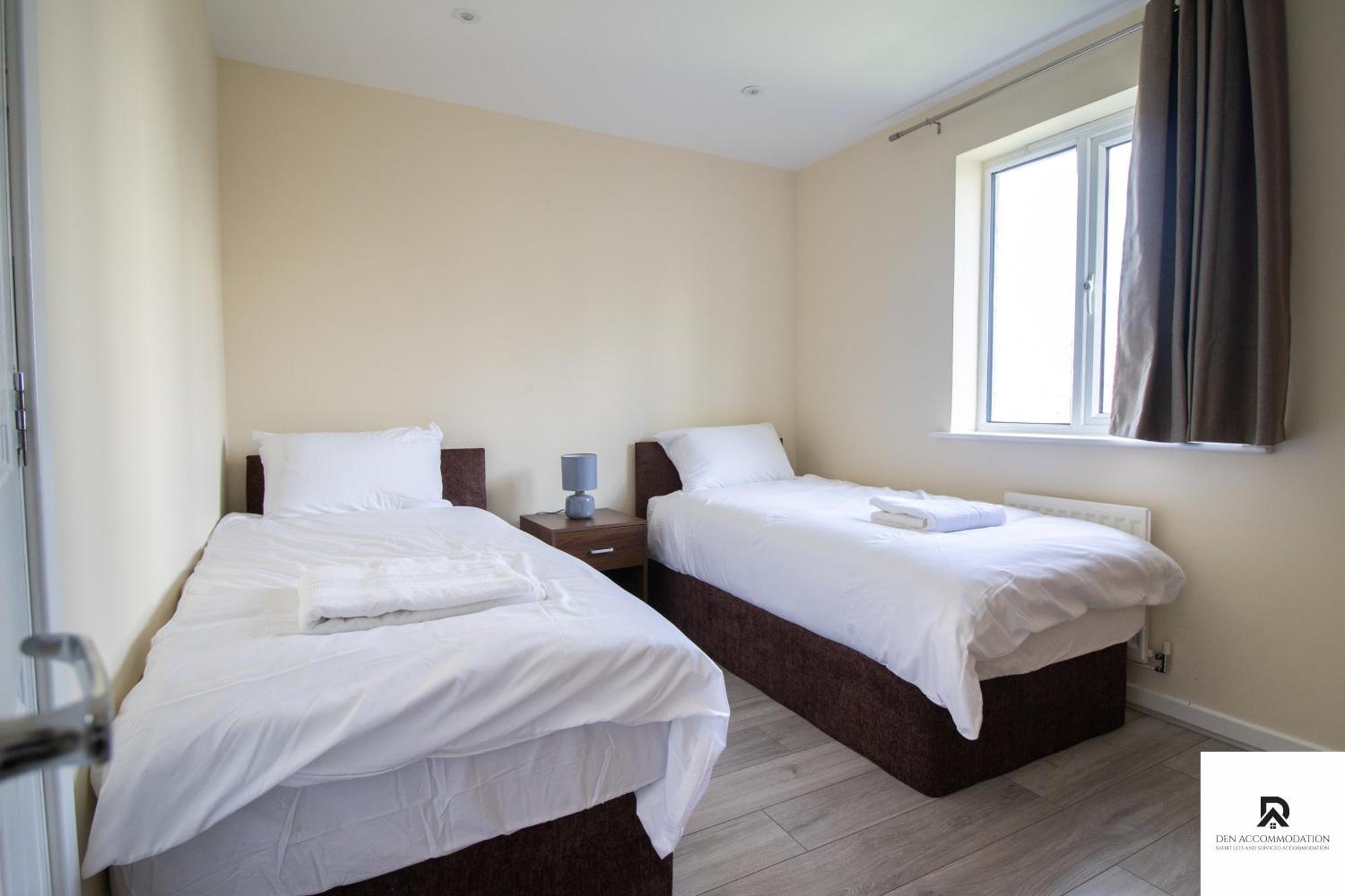Newly Launched Two Bedroom House By Den Accommodation Short Lets & Serviced Accommodation With Garden Λονδίνο Εξωτερικό φωτογραφία