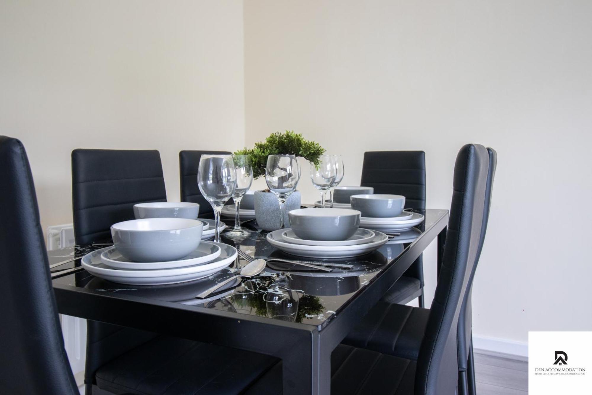 Newly Launched Two Bedroom House By Den Accommodation Short Lets & Serviced Accommodation With Garden Λονδίνο Εξωτερικό φωτογραφία