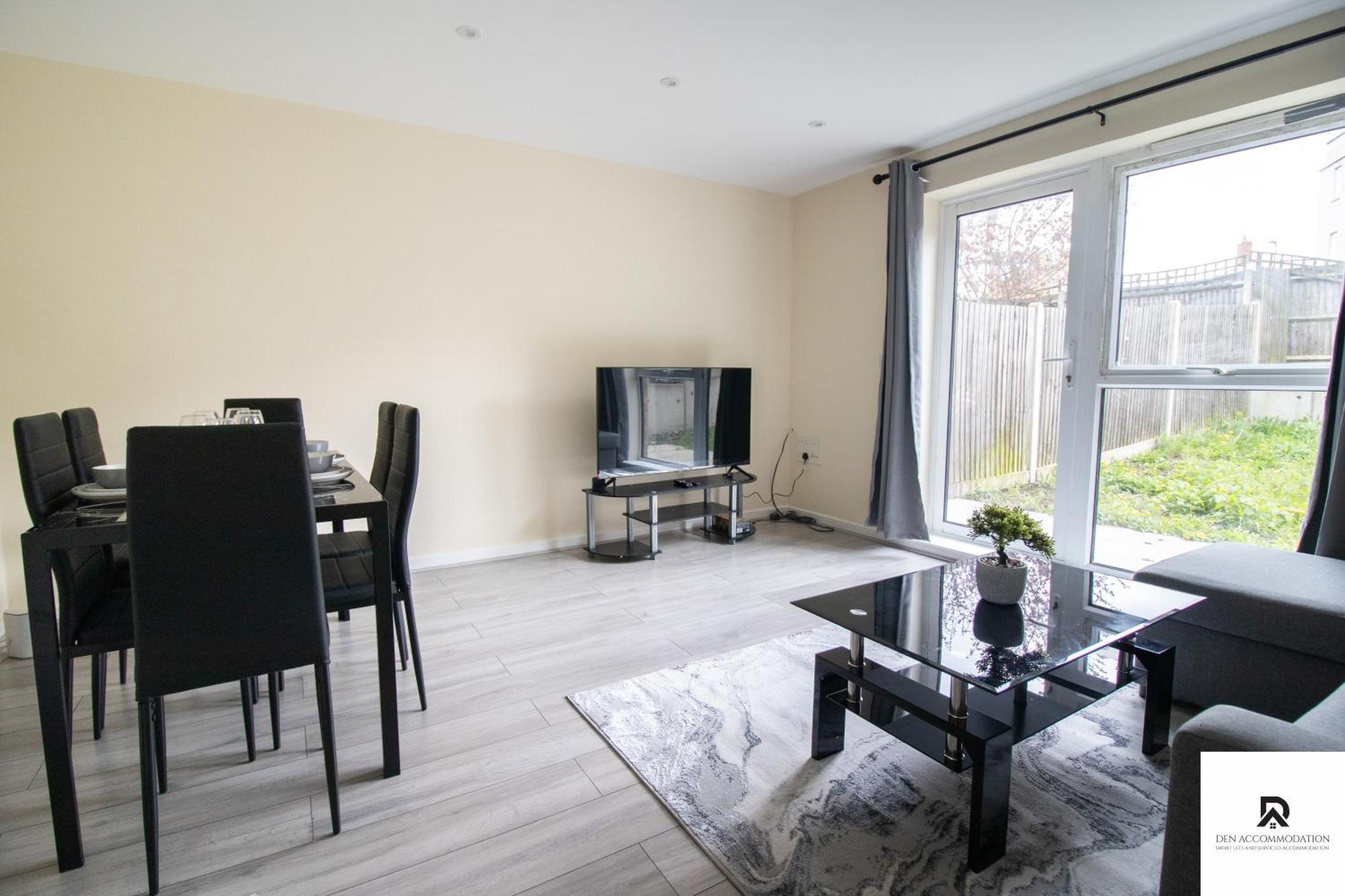 Newly Launched Two Bedroom House By Den Accommodation Short Lets & Serviced Accommodation With Garden Λονδίνο Εξωτερικό φωτογραφία