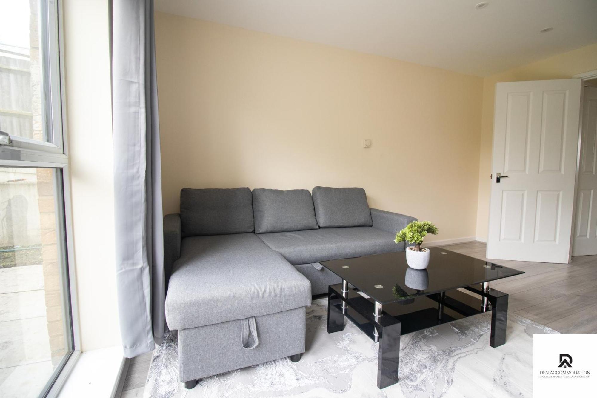 Newly Launched Two Bedroom House By Den Accommodation Short Lets & Serviced Accommodation With Garden Λονδίνο Εξωτερικό φωτογραφία