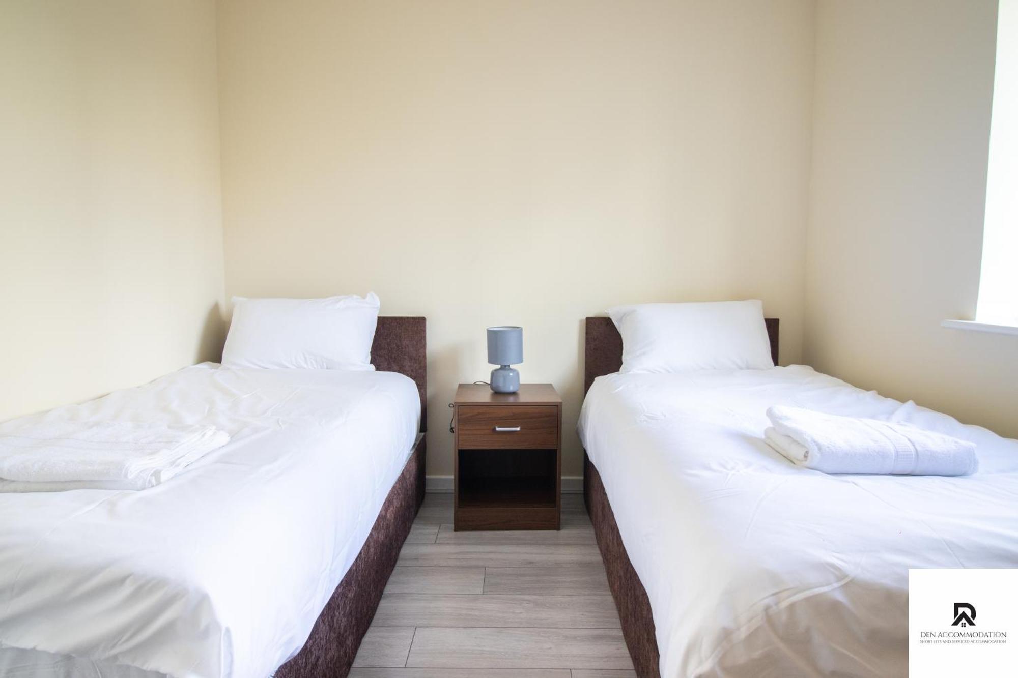 Newly Launched Two Bedroom House By Den Accommodation Short Lets & Serviced Accommodation With Garden Λονδίνο Εξωτερικό φωτογραφία