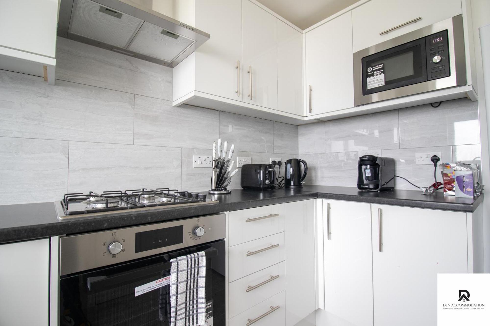 Newly Launched Two Bedroom House By Den Accommodation Short Lets & Serviced Accommodation With Garden Λονδίνο Εξωτερικό φωτογραφία