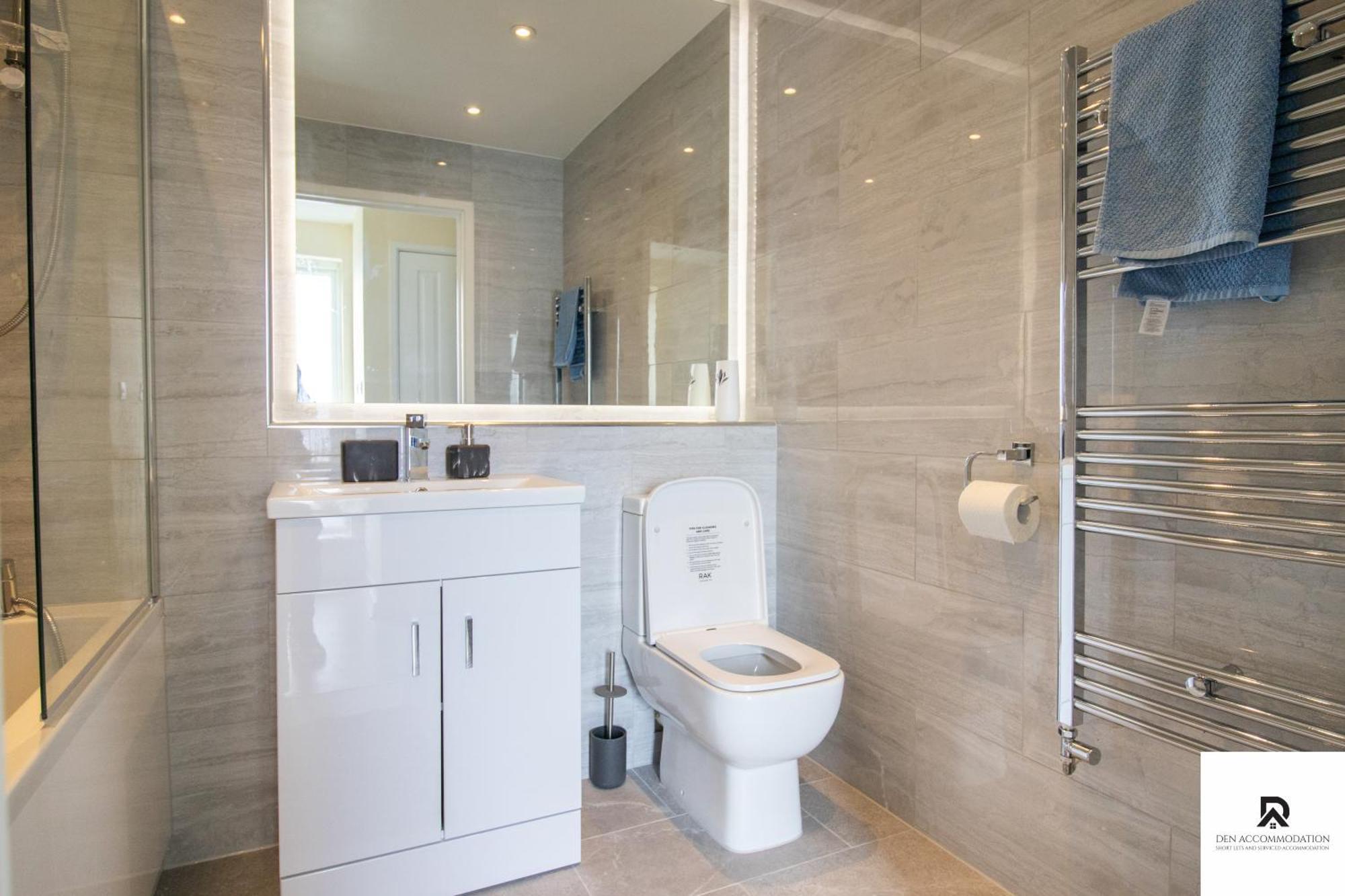 Newly Launched Two Bedroom House By Den Accommodation Short Lets & Serviced Accommodation With Garden Λονδίνο Εξωτερικό φωτογραφία