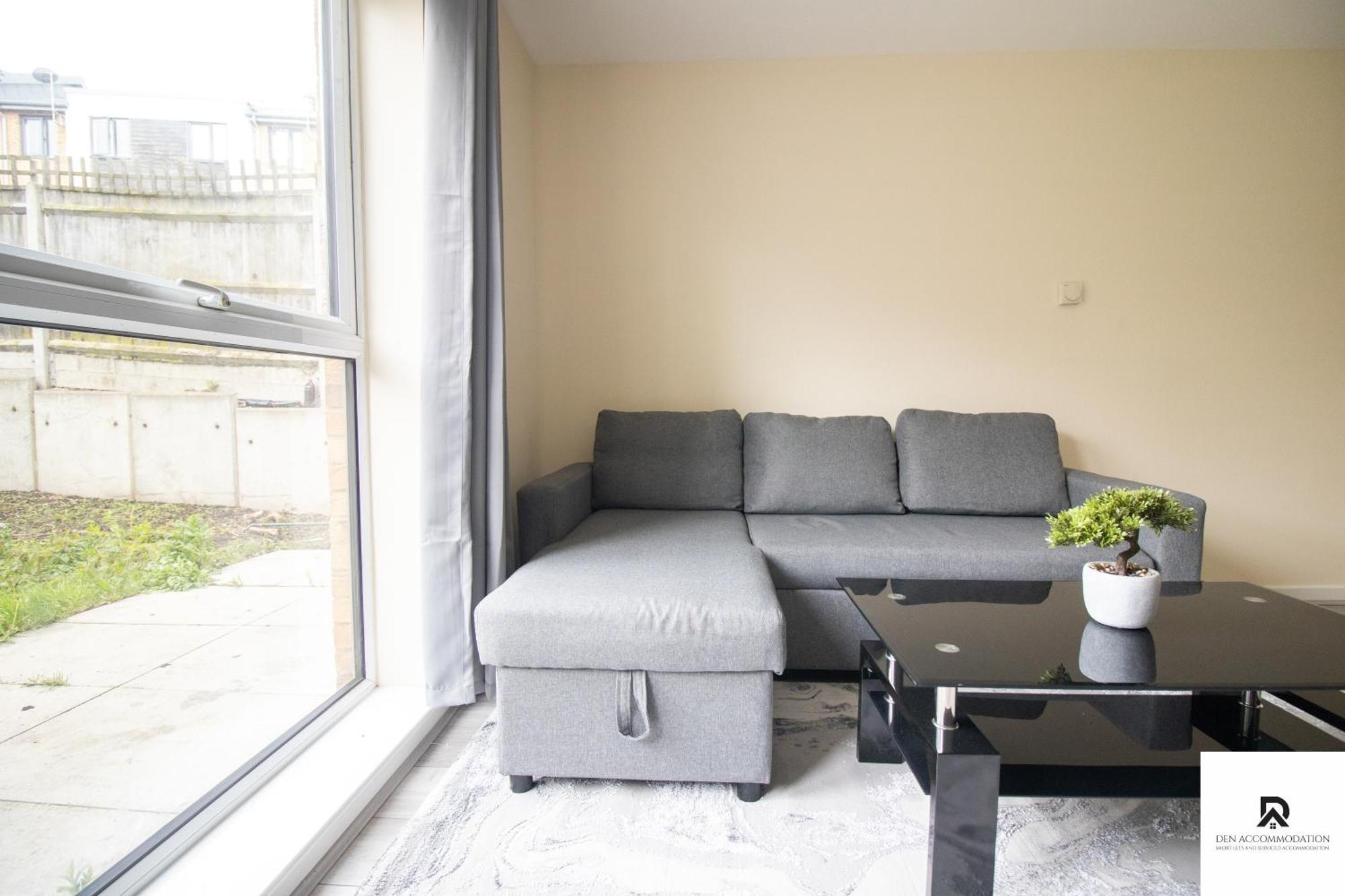 Newly Launched Two Bedroom House By Den Accommodation Short Lets & Serviced Accommodation With Garden Λονδίνο Εξωτερικό φωτογραφία