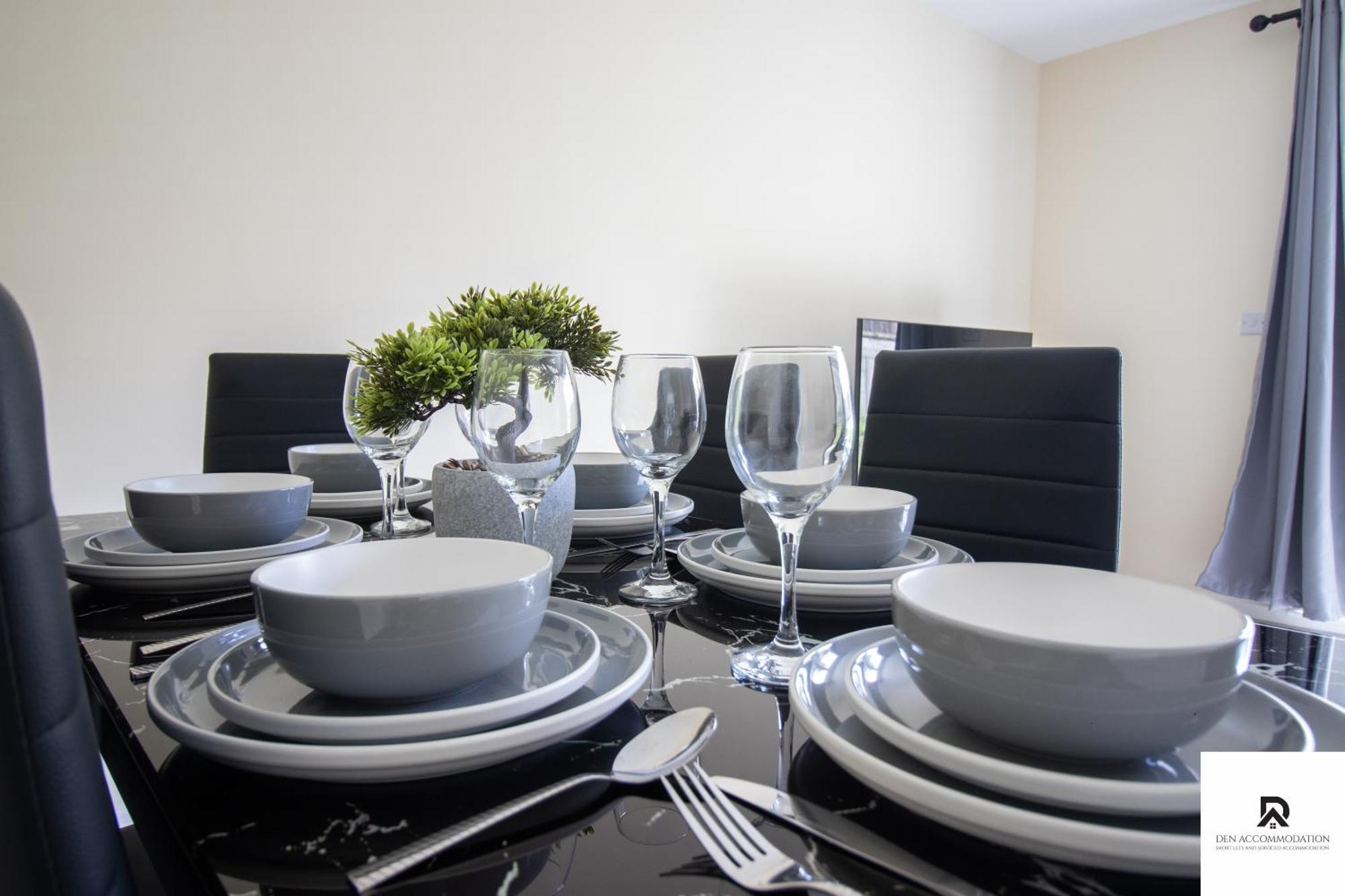 Newly Launched Two Bedroom House By Den Accommodation Short Lets & Serviced Accommodation With Garden Λονδίνο Εξωτερικό φωτογραφία